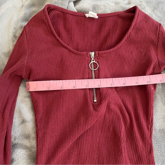 Garage long sleeve dark red top with front half zip Size XS - Picture 4 of 5